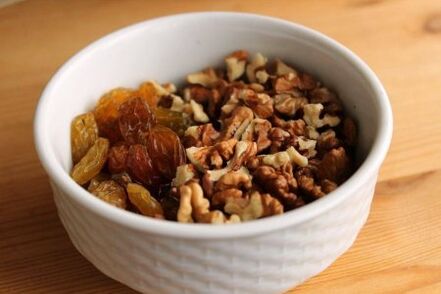 Raisins secs et noix pour l'arthrose